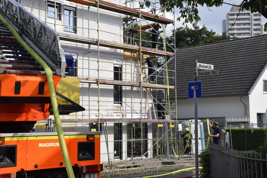 Dachstuhlbrand Koeln Poll Geislarerstr P613.JPG - Miklos Laubert